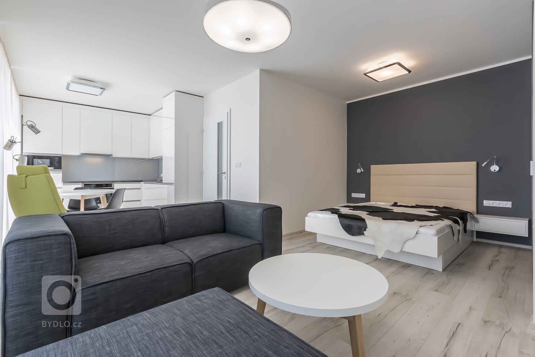 Byt pro mladý pár - KINTEX - interiérové studio | Bydlo.cz