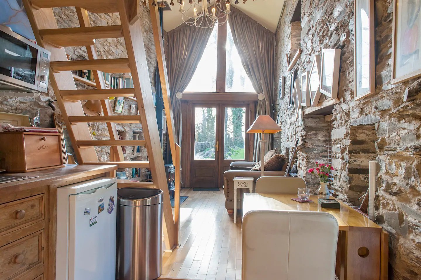 Někdy stačí opravdu málo! Proměna kamenné stodoly