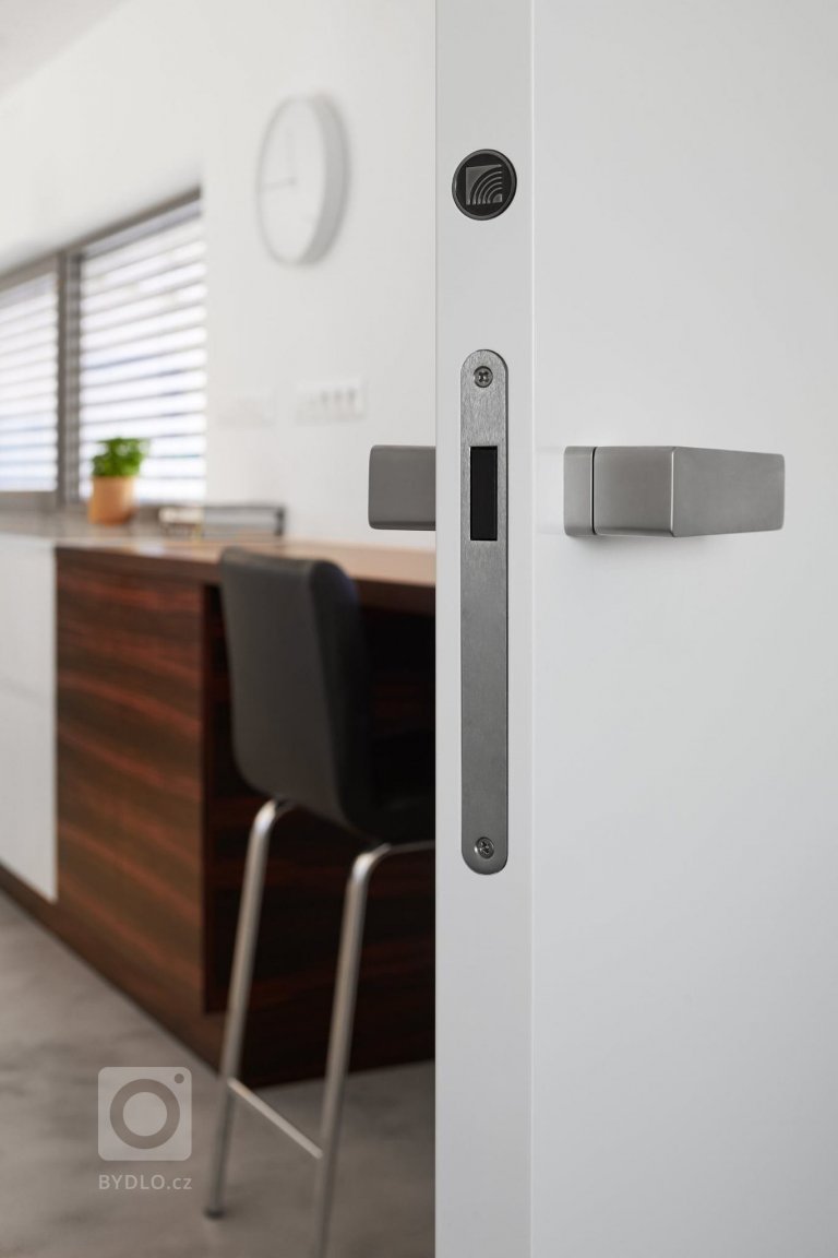 add picture to album