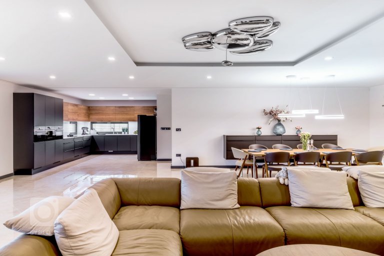 add picture to album