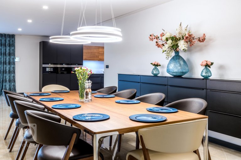 add picture to album