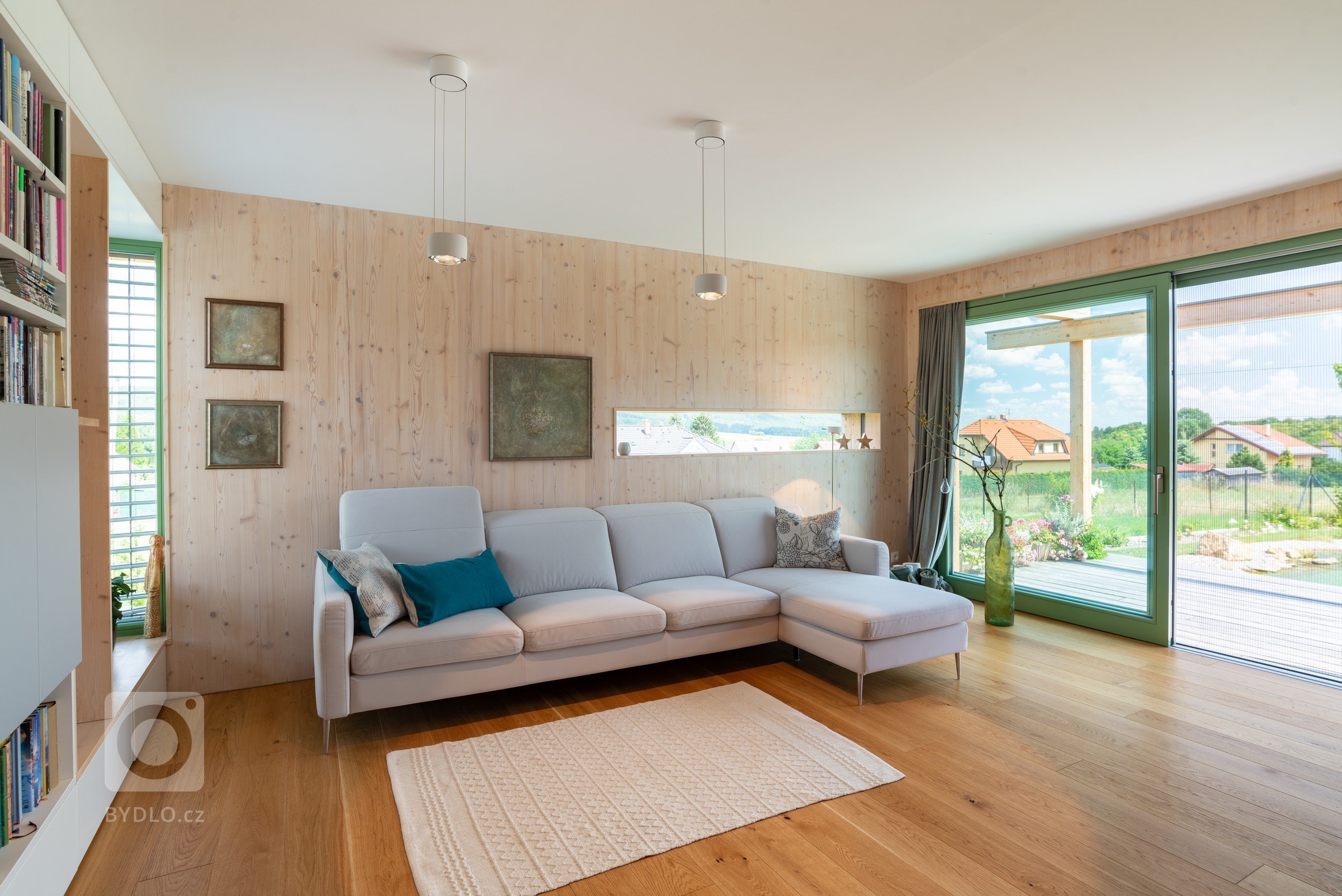 Objekt je dvoupodlažní. V prvním nadzemním podlaží se nachází při severní straně vstup, tento je přístupný po vstupním schodišti vzhledem ke zvolené konstrukci…