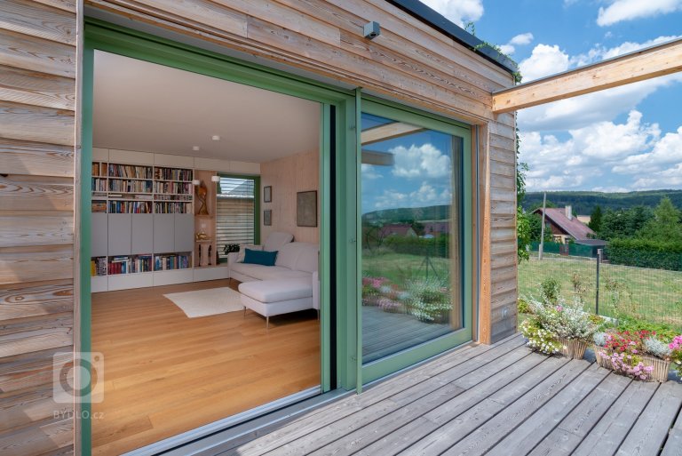 add picture to album