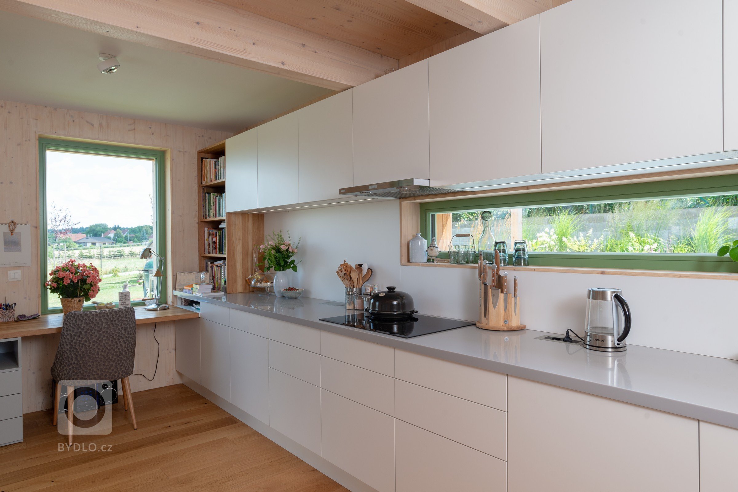 Objekt je dvoupodlažní. V prvním nadzemním podlaží se nachází při severní straně vstup, tento je přístupný po vstupním schodišti vzhledem ke zvolené konstrukci…