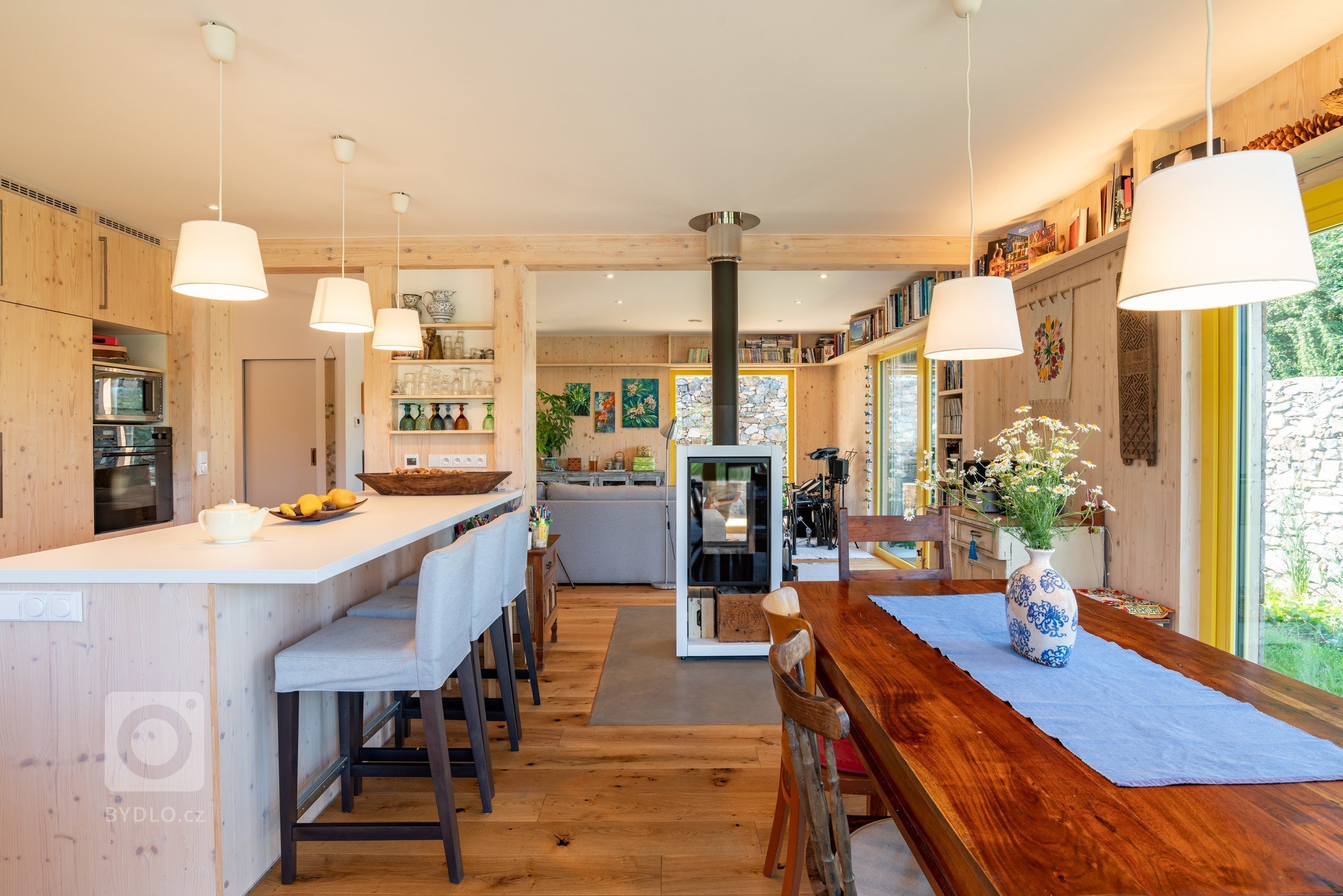 Realizace:&nbsp;
2018
Užitná plocha:&nbsp;
238,4 m2
Zastavěná plocha:&nbsp;
270 m2

Dům je umístěn při západní hranici pozemku, kde se též nachází i vjezd na…