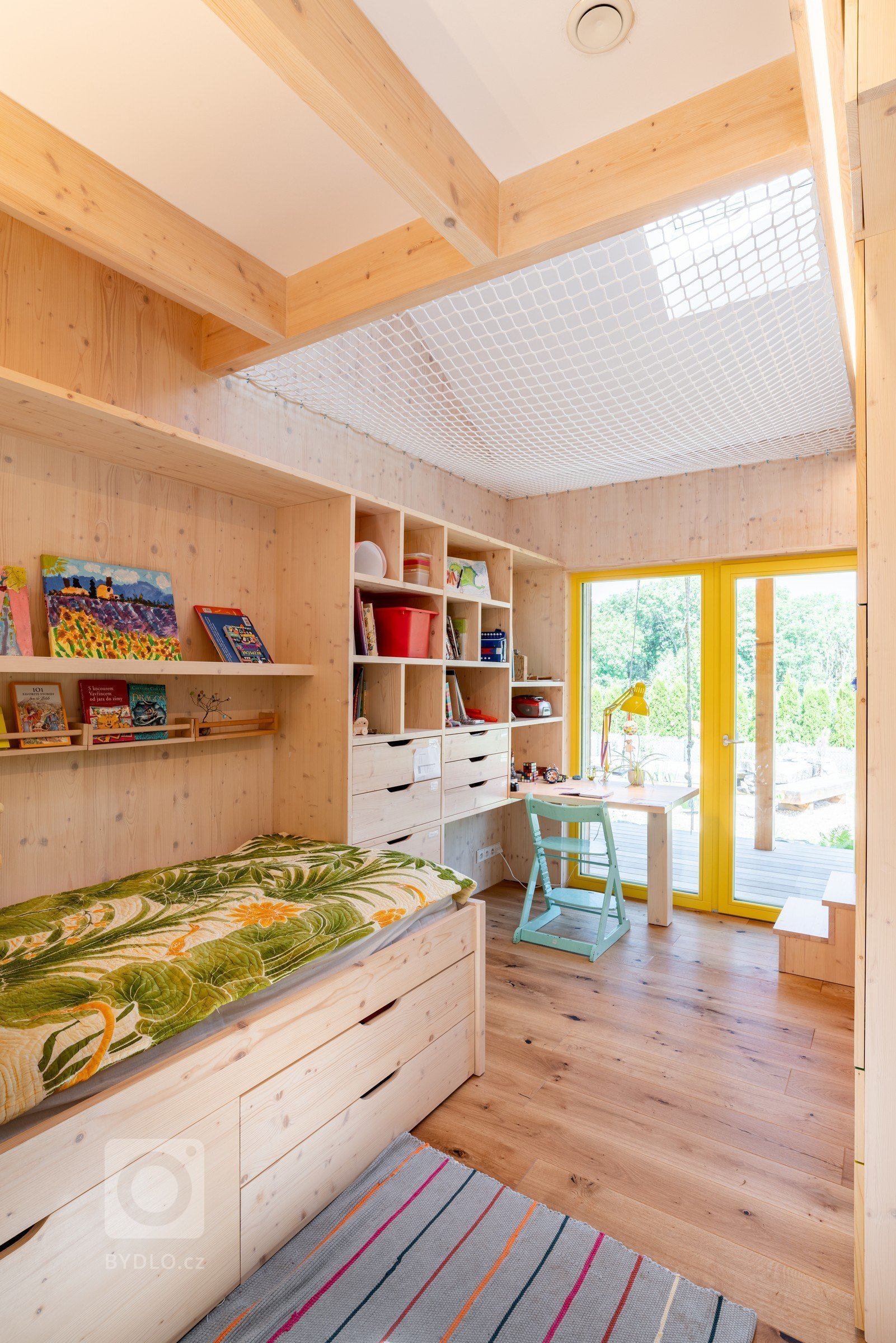 Realizace:&nbsp;
2018
Užitná plocha:&nbsp;
238,4 m2
Zastavěná plocha:&nbsp;
270 m2

Dům je umístěn při západní hranici pozemku, kde se též nachází i vjezd na…