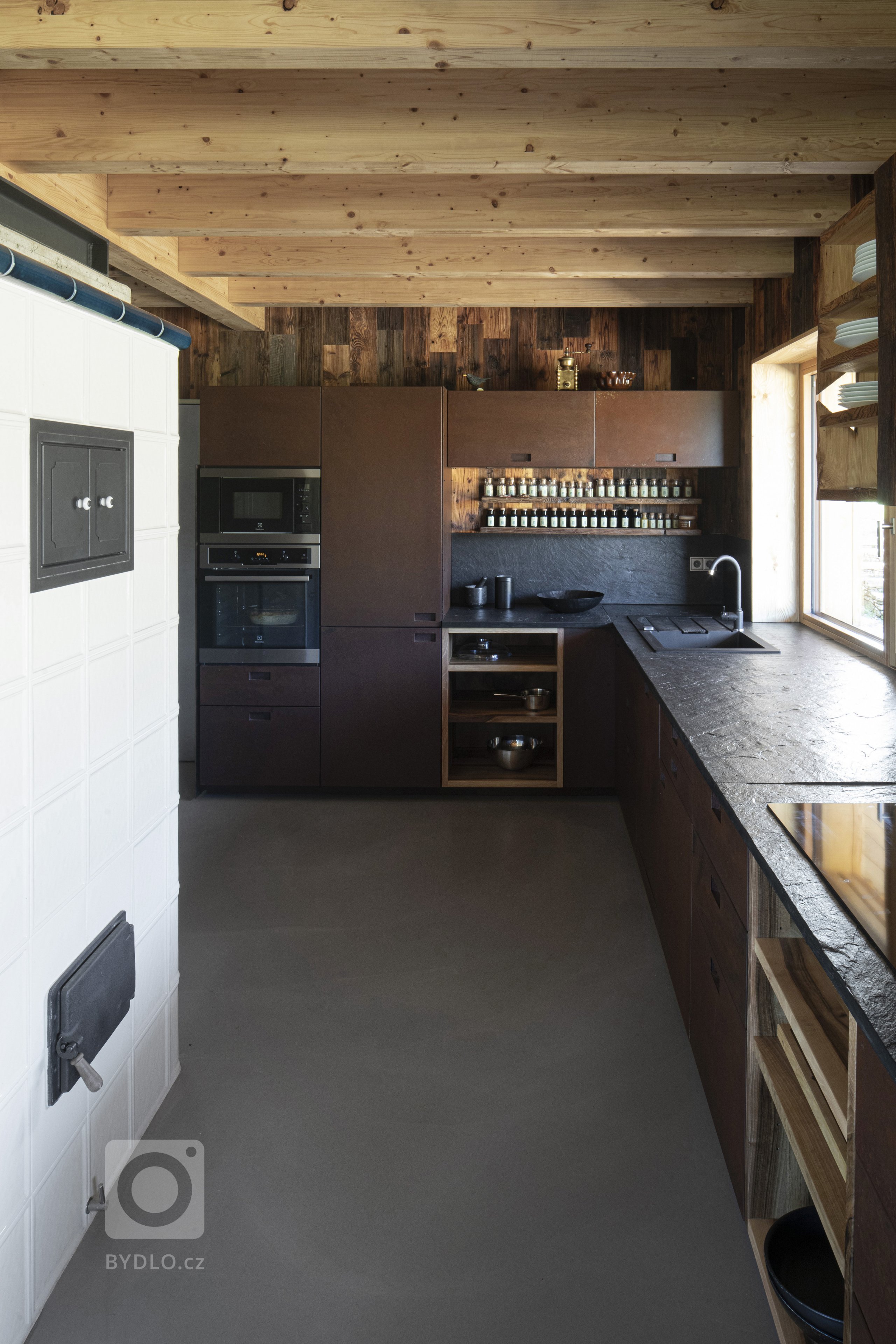 Autor:&nbsp;
Ing. arch. Michal Fišer
Realizace:&nbsp;
2018
Užitná plocha:&nbsp;
462 m2
Zastavěná plocha:&nbsp;
291 m2

Navrhování dvojdomu vrhlo do zadání…