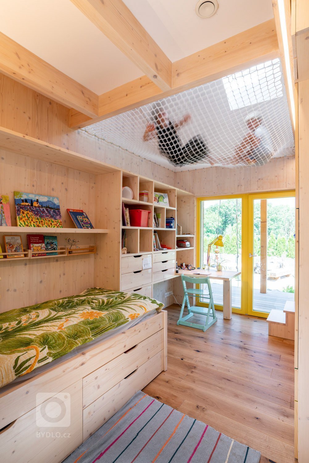 Realizace:&nbsp;
2018
Užitná plocha:&nbsp;
238,4 m2
Zastavěná plocha:&nbsp;
270 m2

Dům je umístěn při západní hranici pozemku, kde se též nachází i vjezd na…