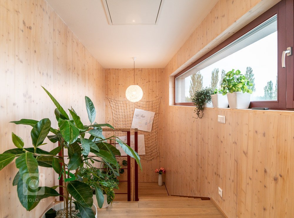 Autor:&nbsp;
Ing. arch. Marek Pavlas, Ph. D.
Realizace:&nbsp;
2017
Užitná plocha:&nbsp;
186 m2
Zastavěná plocha:&nbsp;
123 m2
Obestavěný prostor:&nbsp;
980 m3…