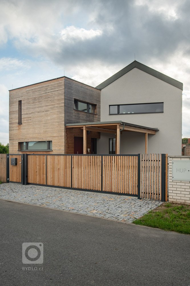 Autor:&nbsp;
Ing. arch. Marek Pavlas, Ph. D.
Realizace:&nbsp;
2017
Užitná plocha:&nbsp;
186 m2
Zastavěná plocha:&nbsp;
123 m2
Obestavěný prostor:&nbsp;
980 m3…