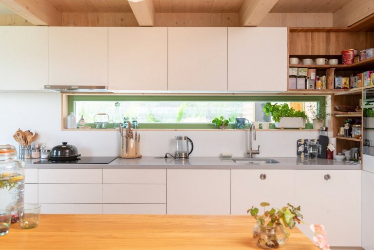 Objekt je dvoupodlažní. V prvním nadzemním podlaží se nachází při severní straně vstup, tento je přístupný po vstupním schodišti vzhledem ke zvolené konstrukci…