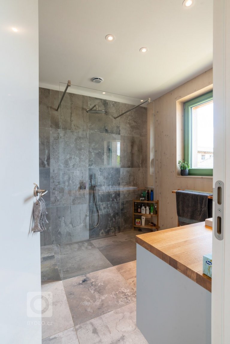 add picture to album