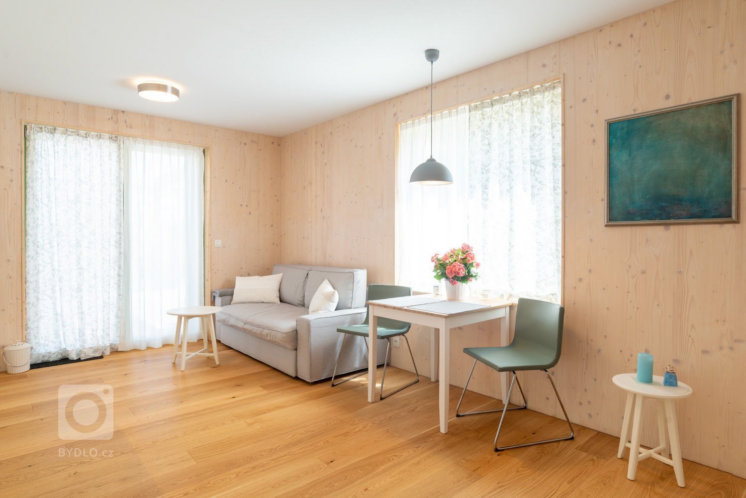 Objekt je dvoupodlažní. V prvním nadzemním podlaží se nachází při severní straně vstup, tento je přístupný po vstupním schodišti vzhledem ke zvolené konstrukci…