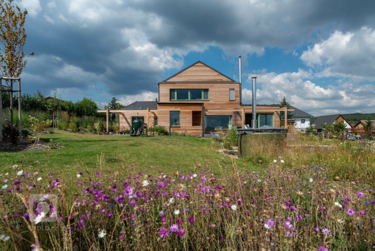 add picture to album