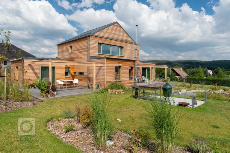 add picture to album