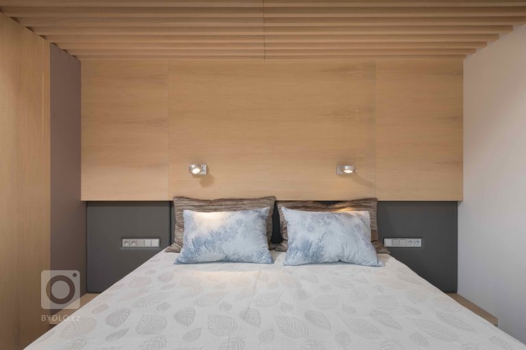 add picture to album