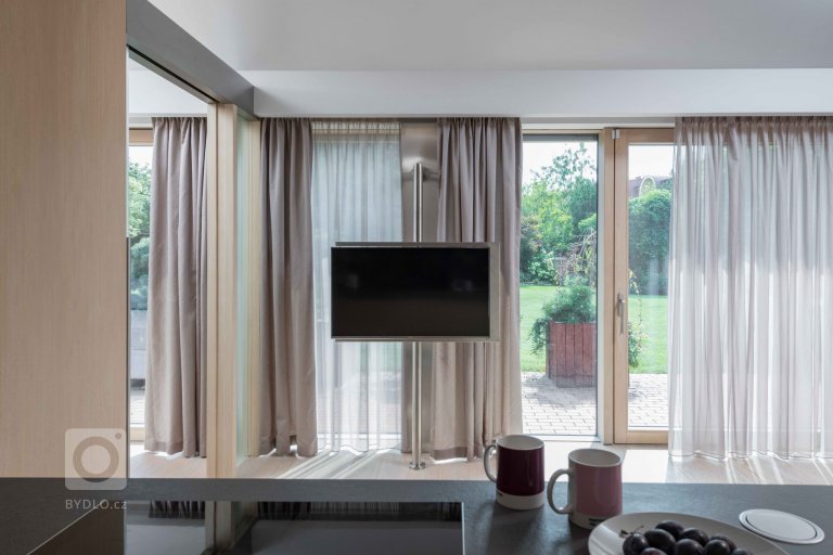 add picture to album