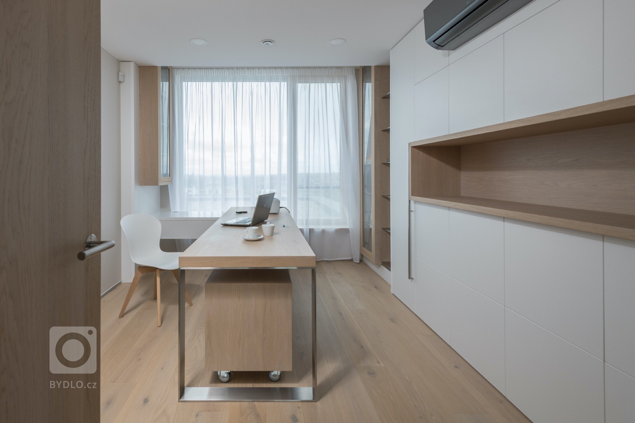 Dům prodávaný v developerském projektu &bdquo;shell&amp;shore&ldquo; byl dokončen jako vnější obálka s&nbsp;možností zvolit si téměř libovolnou vnitřní…