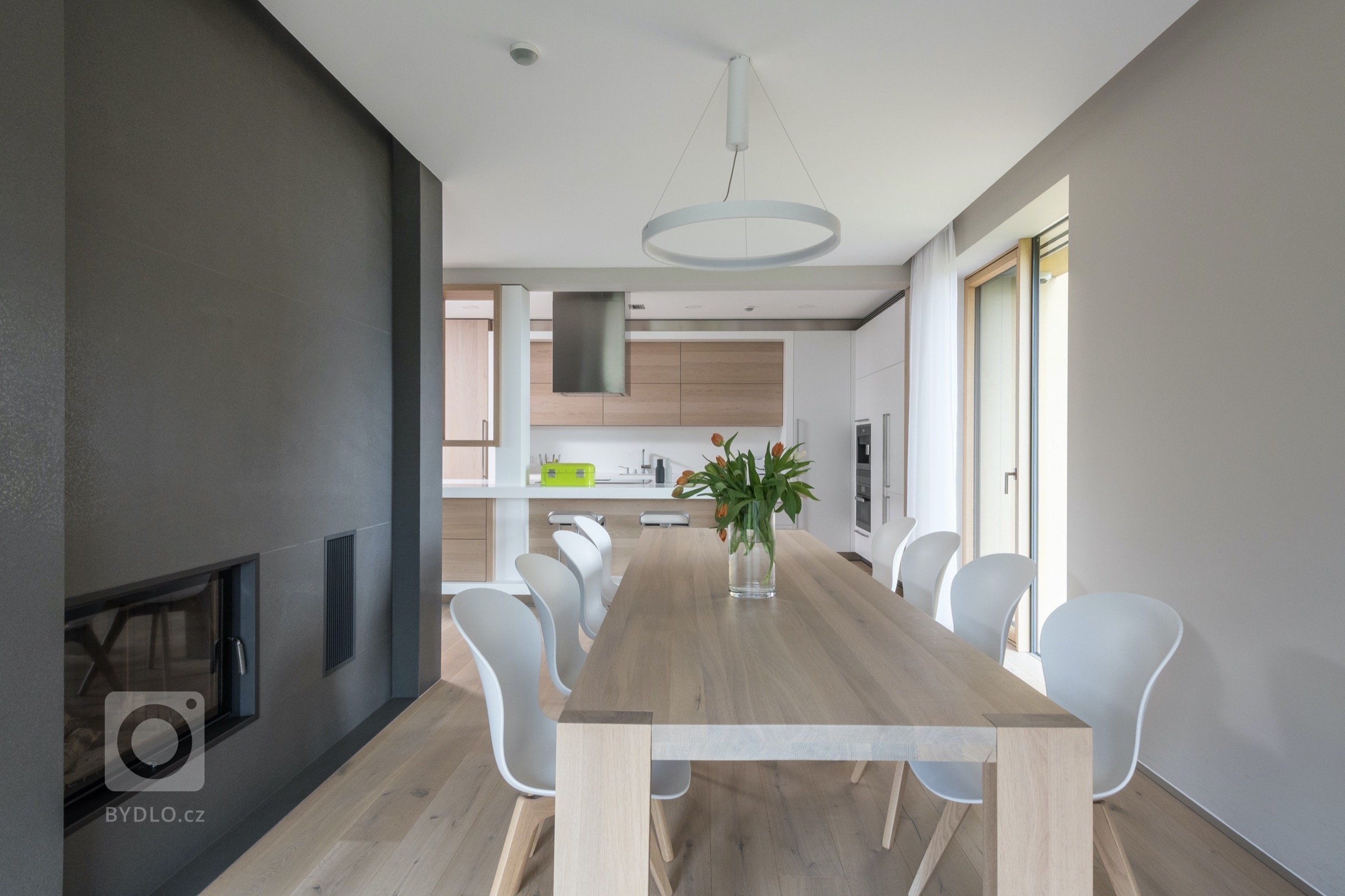 Dům prodávaný v developerském projektu &bdquo;shell&amp;shore&ldquo; byl dokončen jako vnější obálka s&nbsp;možností zvolit si téměř libovolnou vnitřní…