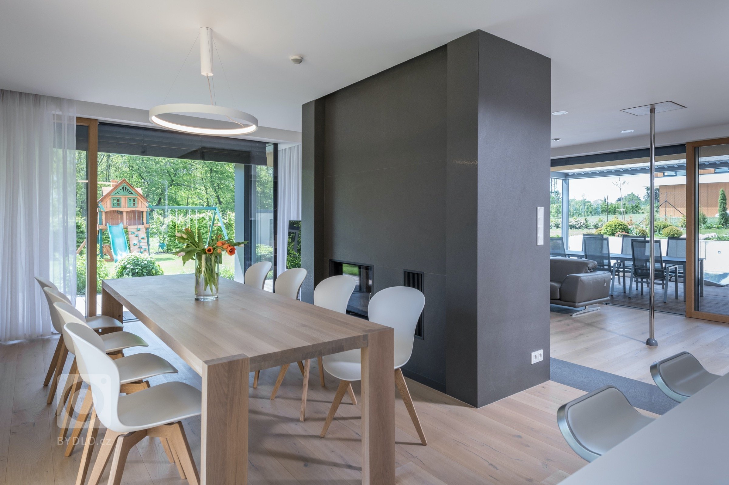 Dům prodávaný v developerském projektu &bdquo;shell&amp;shore&ldquo; byl dokončen jako vnější obálka s&nbsp;možností zvolit si téměř libovolnou vnitřní…