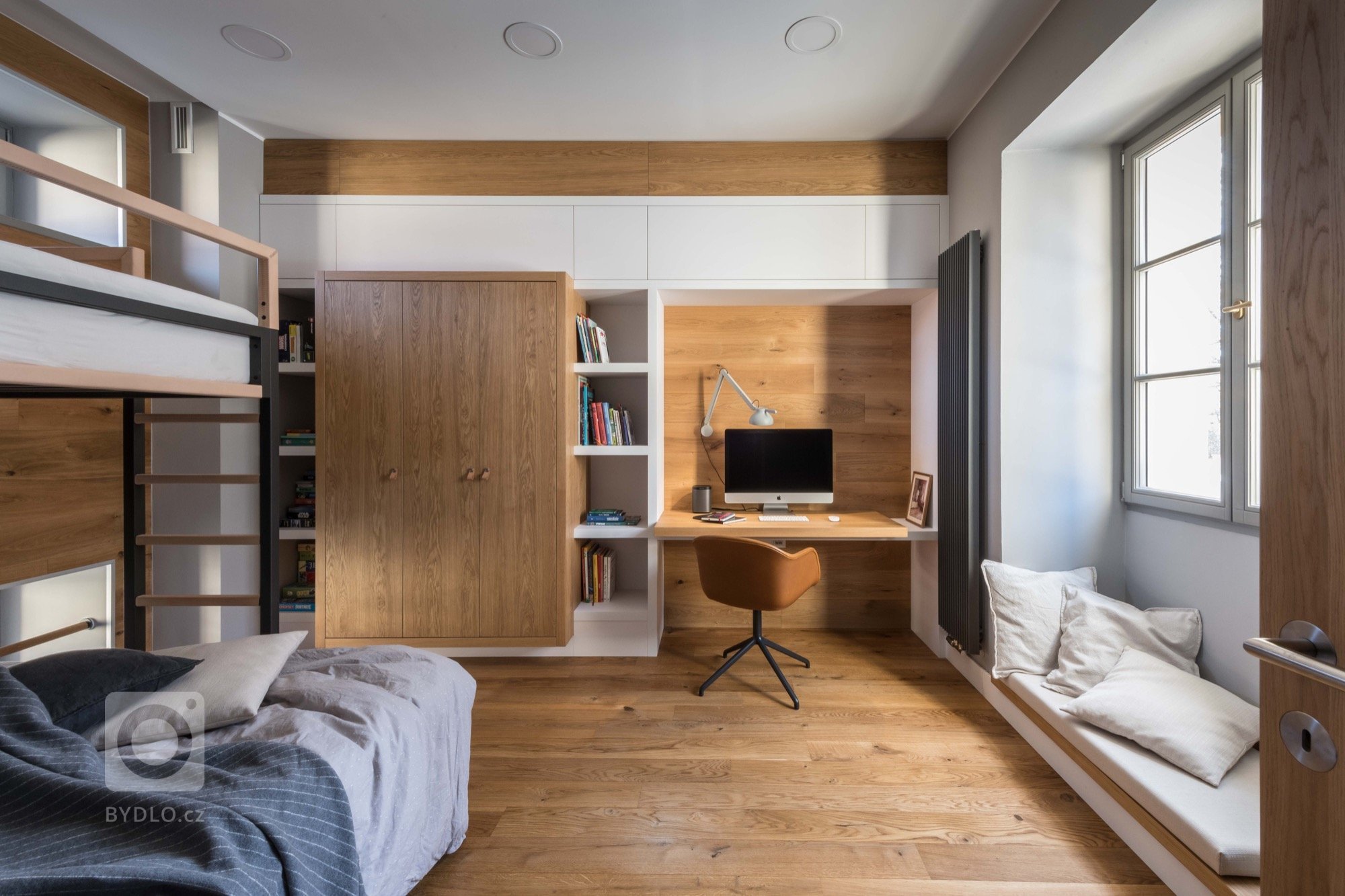 Pro mladý pár hledající společné bydlení bylo prioritou zůstat v konkrétní, velmi žádané lokalitě Prahy z osobních i pracovních důvodů. Na přechodnou dobu, než…