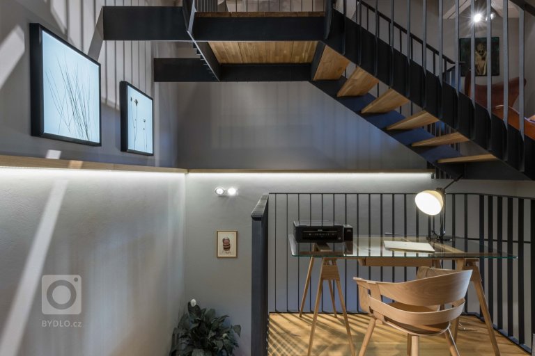 add picture to album