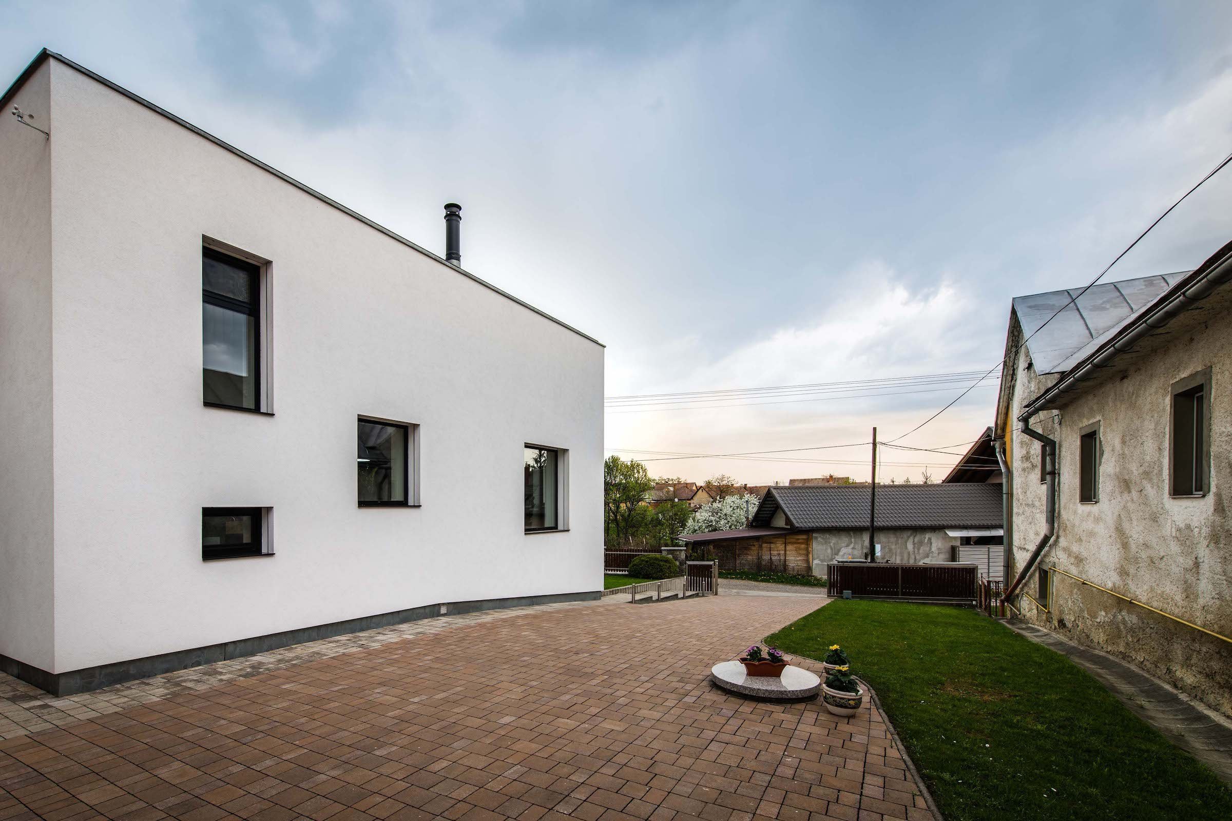 Rekonstrukce domu ze 70. let s industriálním interiérem