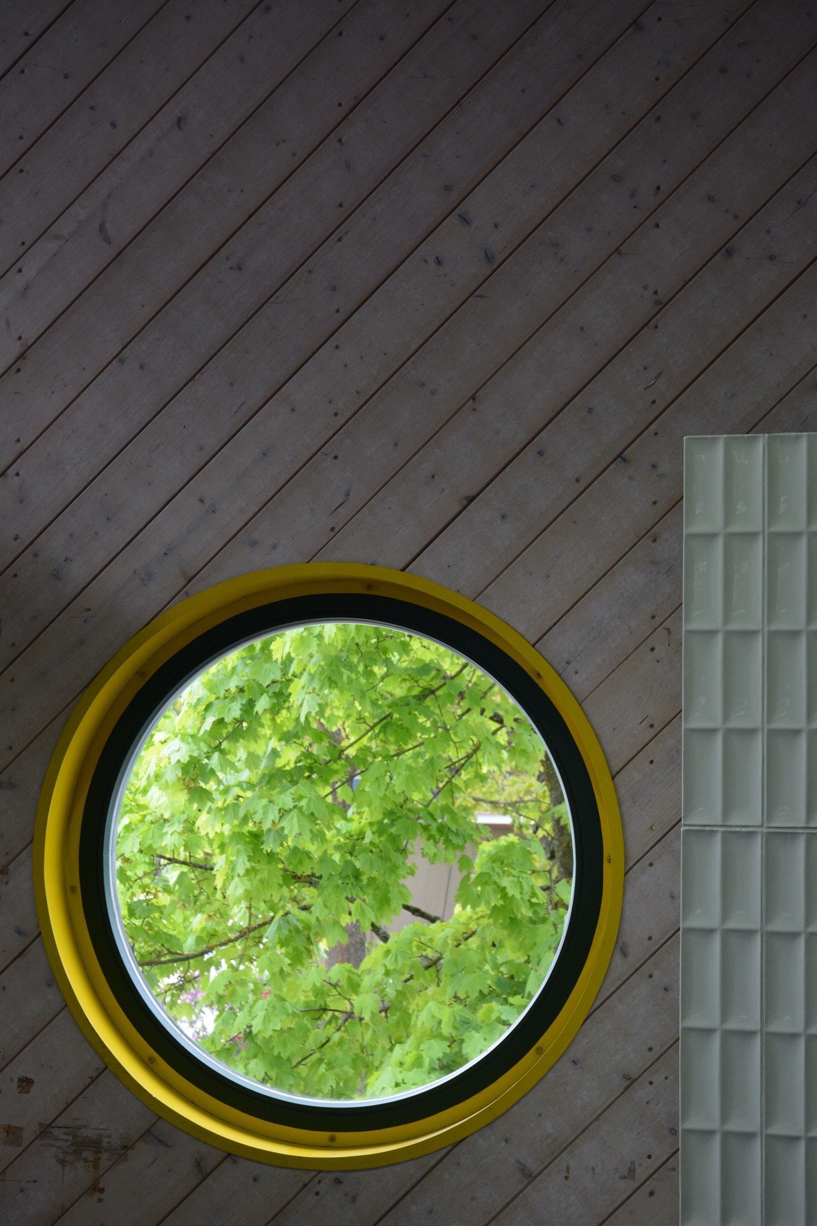 Kolem kamen pro vás dováží krbové vložky zahraničních výrobců, jako jsou Spartherm, Brunner, Iron Dog, Wesbo, firetube, Pertinger nebo litinové nádobí…