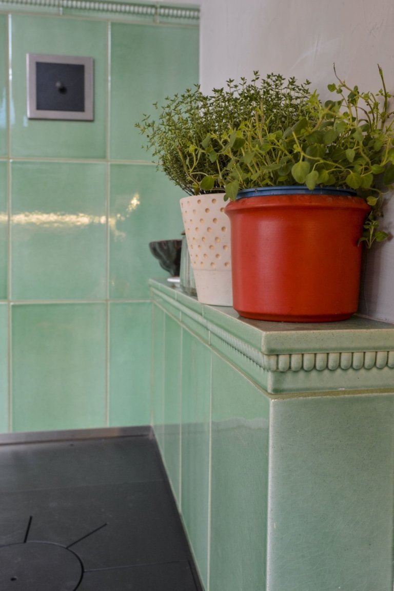 Kachlový sporák pro rekonstruovaný podkrovní byt