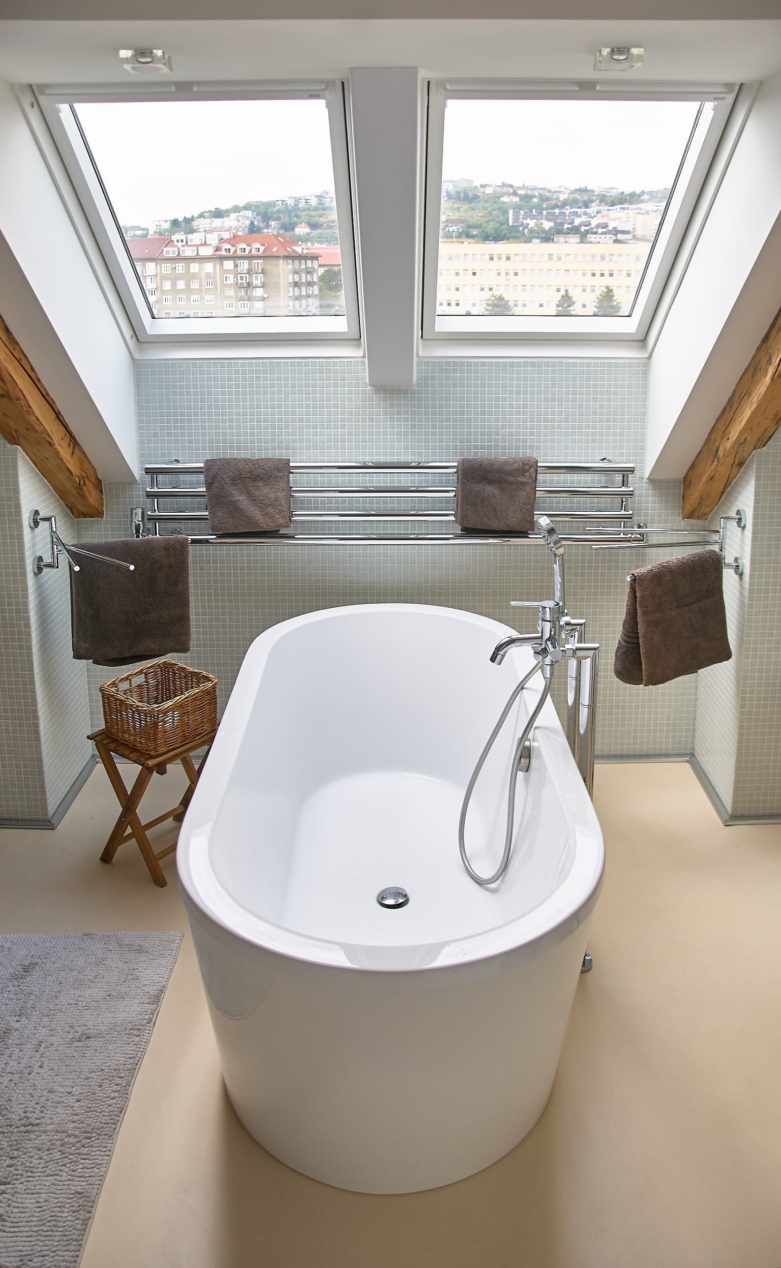 Podkrovní bydlení jako stvořené pro městský život