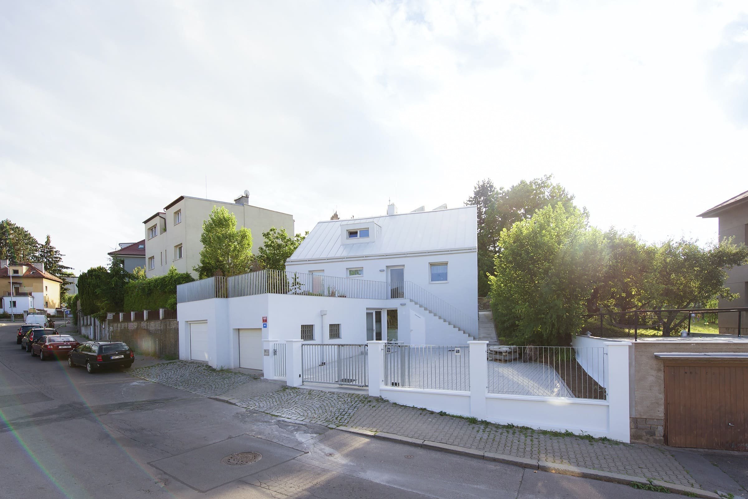 Podobu rekonstrukce okálu ovlivnil omezený rozpočet.