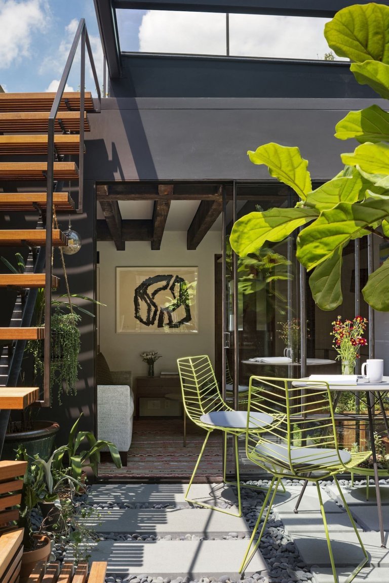 Svůj byt si vytvořili ze starého skladu na kaviár