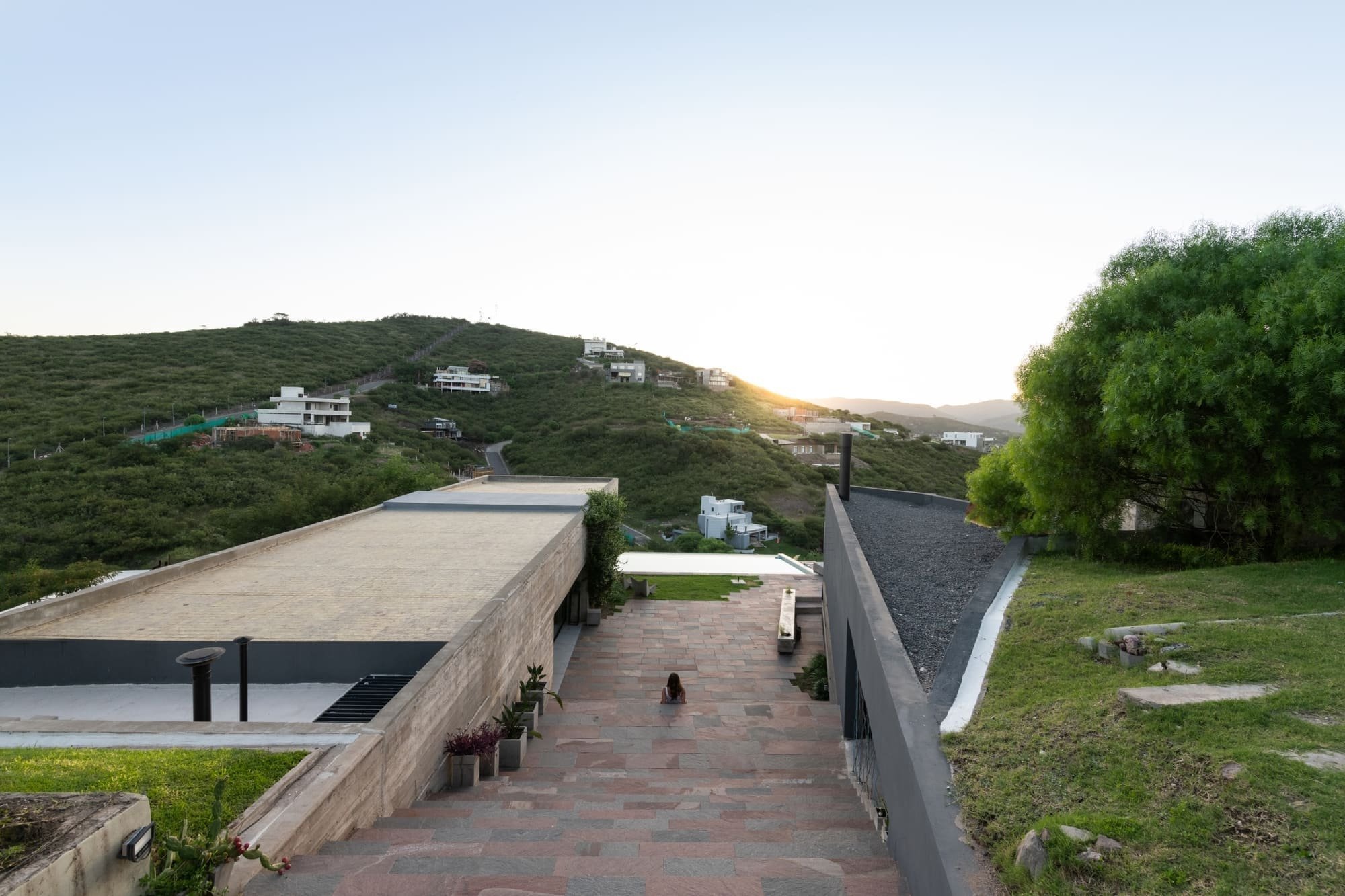 Rovinný pozemek dnes už pro stavbu domu není nezbytností