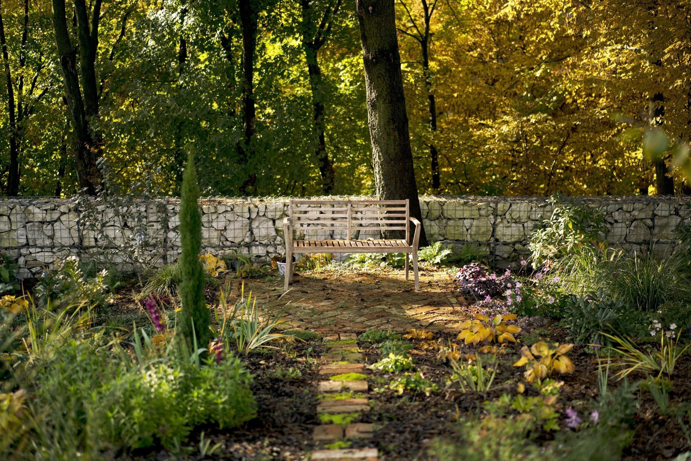 Jednopodlažní dům se zelenou střechou