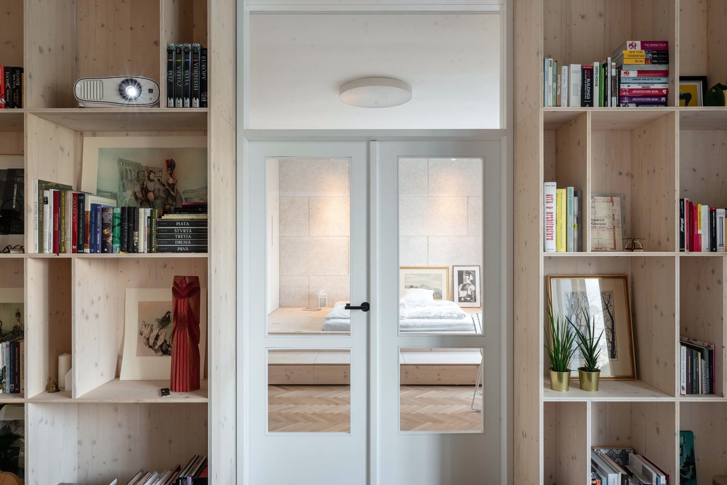 Přízemní byt ve staré bytovce