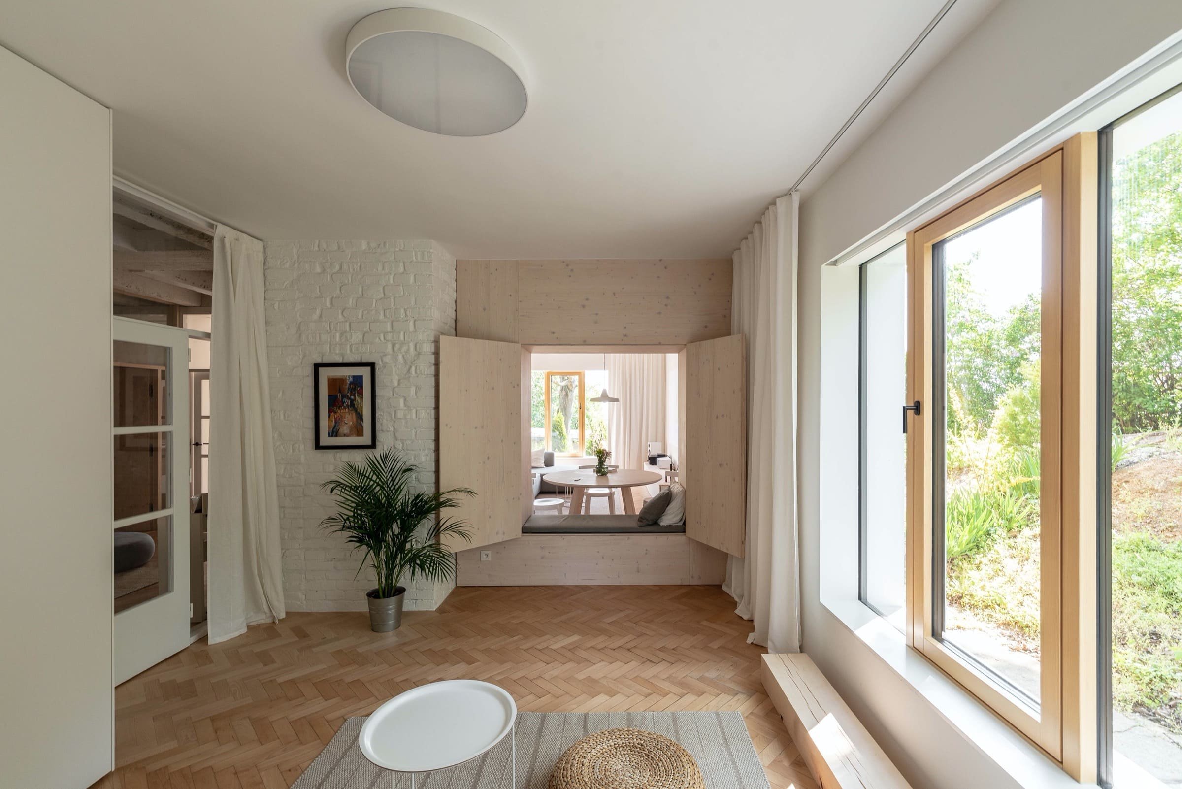 Přízemní byt ve staré bytovce