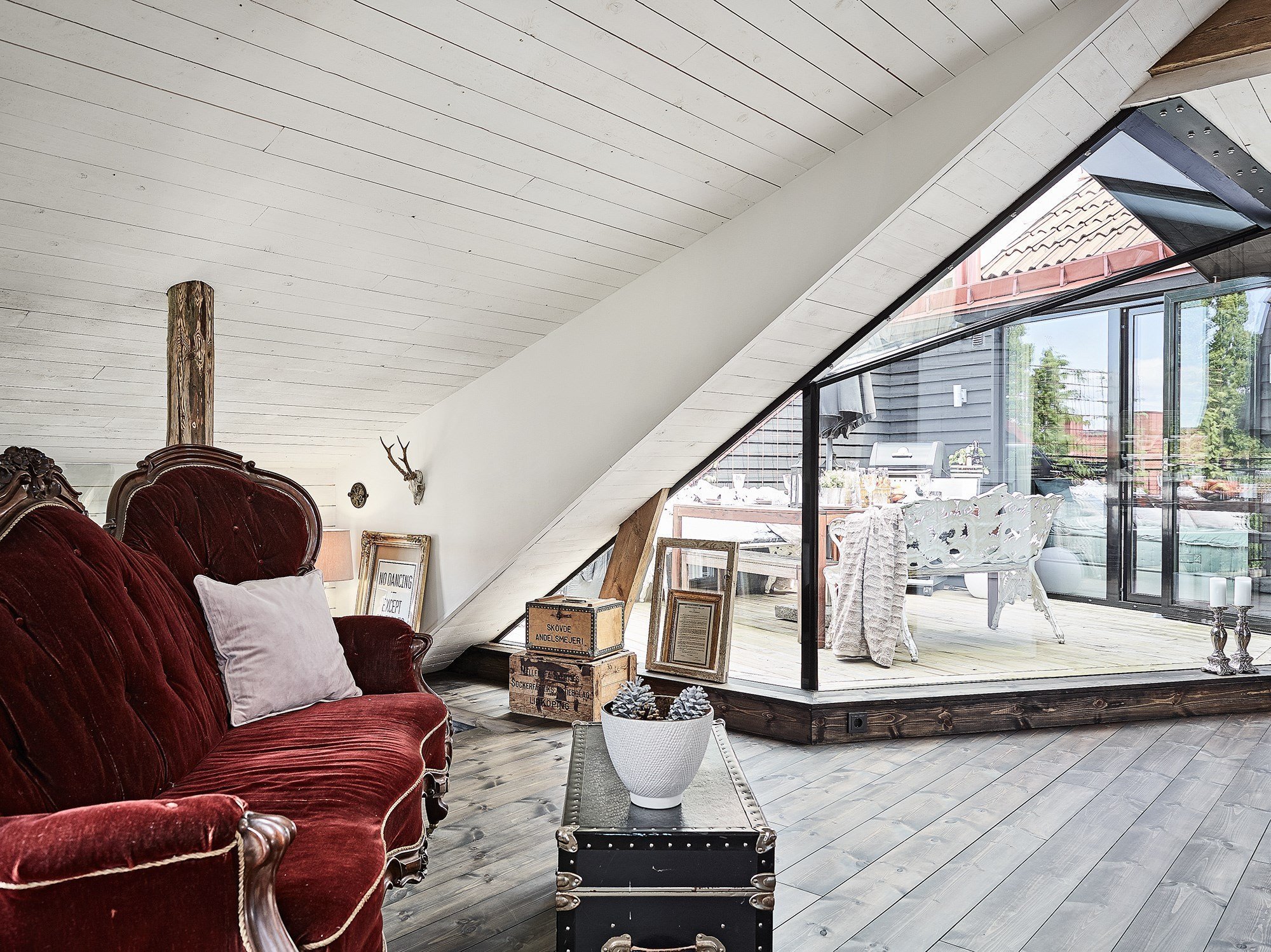 Skandinávský interiér v podkroví