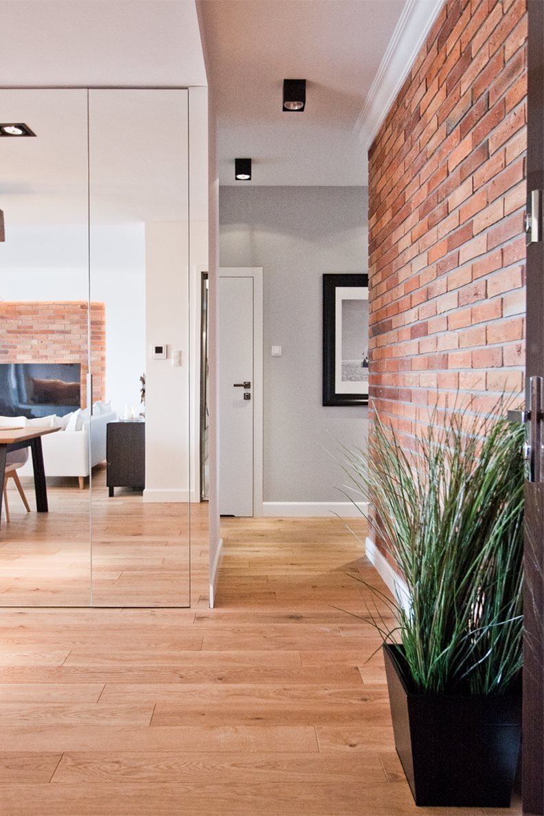 Byt s cihlovým obkladem