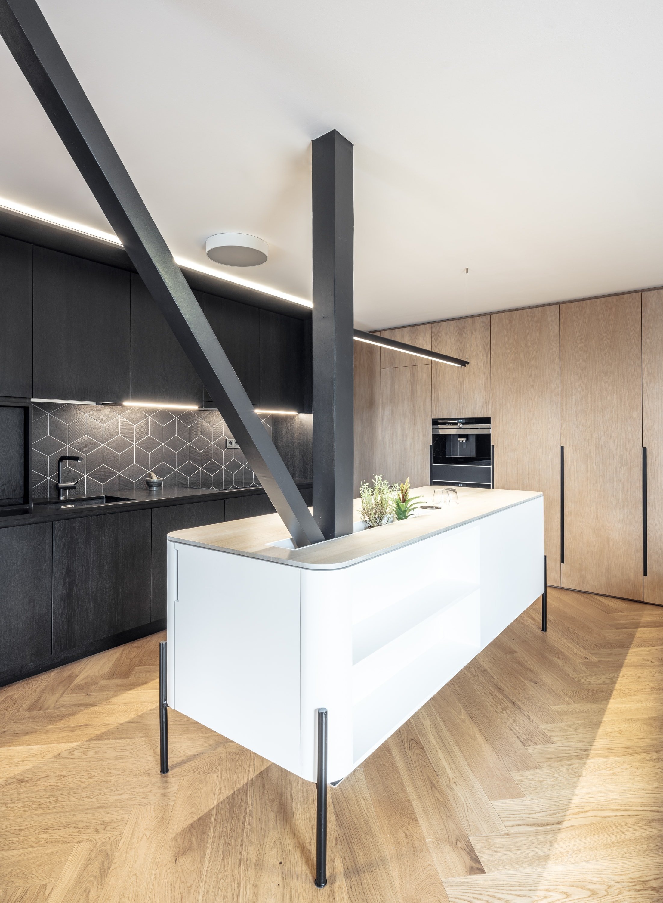 Bydlení ve střešní nástavbě panelového domu