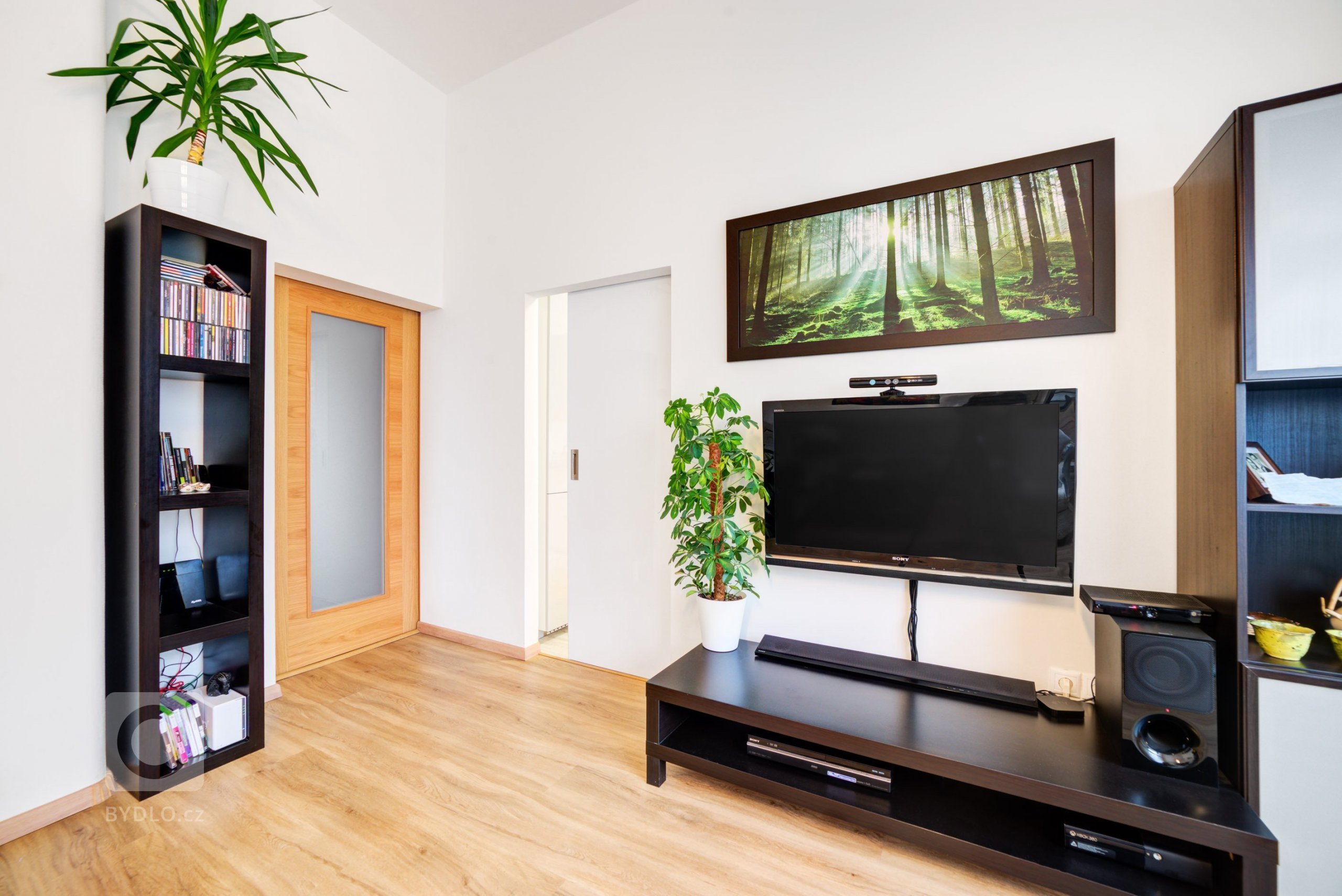 Realizace interiérových dveří v návaznosti na původní interiér domu. Dominantní dřevinou zde byl dub. Aby interiérové dveře nepůsobily fádně, zvolili jsme…