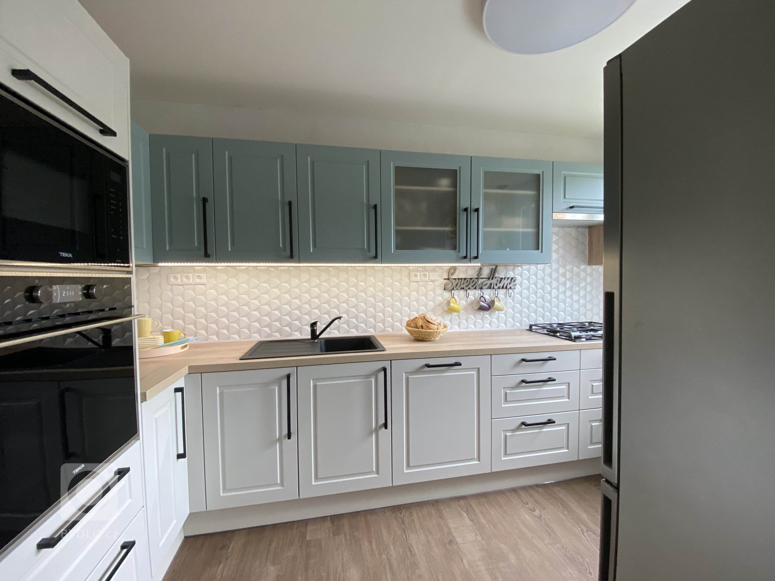 Soutěž&nbsp;s ASKO &ndash; NÁBYTEK o novou kuchyň vyhrála čtenářka z Brna a já měla tu čest kuchyň navrhnout i spolu realizovat

&bdquo;Ze stejného materiálu…