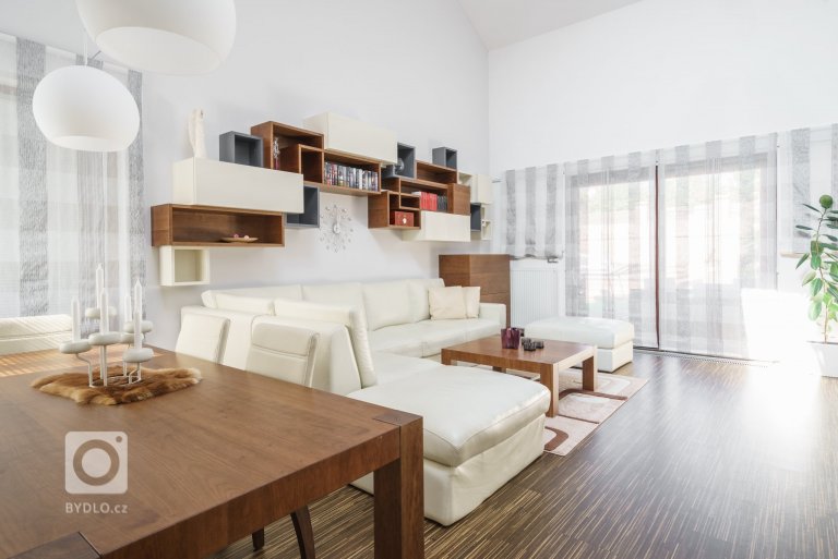 add picture to album