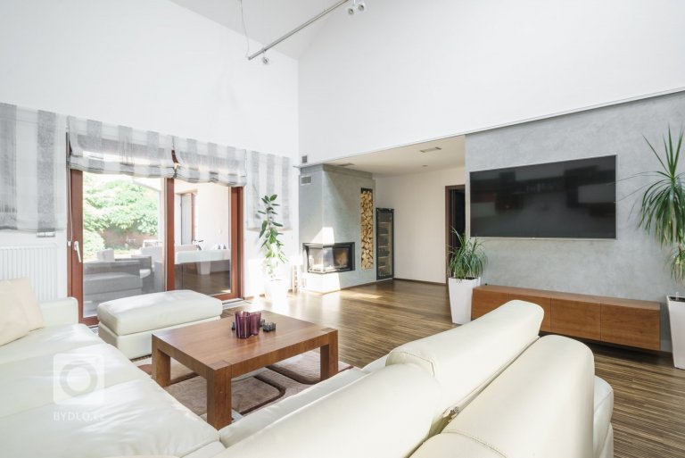 add picture to album