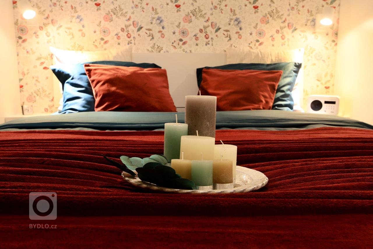 Jedna ložnice dvě tváře... Denní romantická a večerní dramatická &nbsp;. Vybírat můžete dle nálady &nbsp;.
Navržená tapeta holandského výrobce Eijffinger vám…