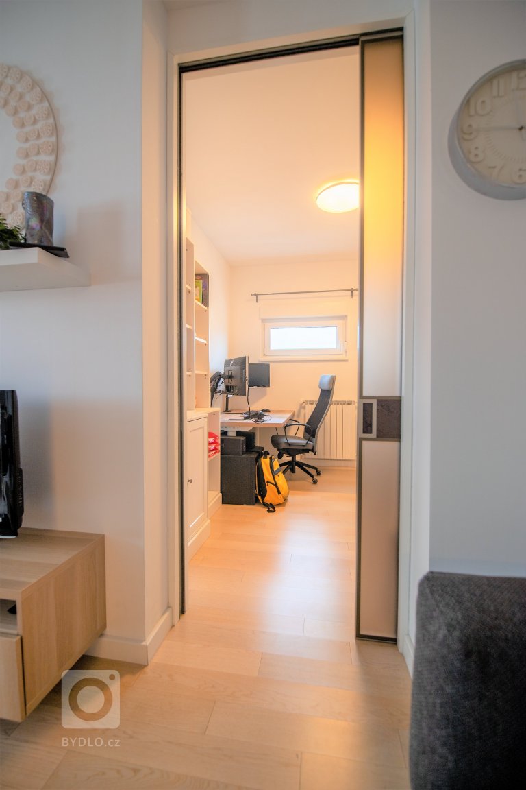 add picture to album