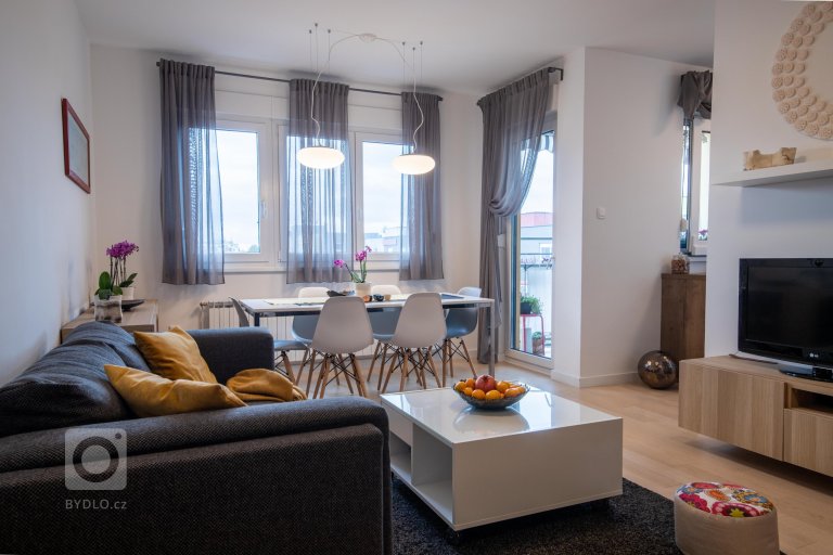 add picture to album