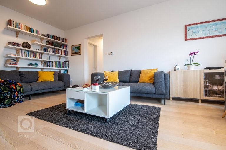 add picture to album