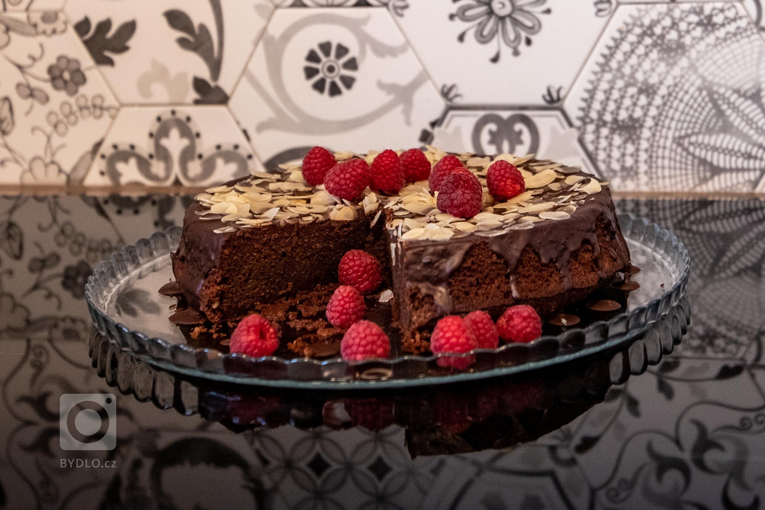 Absence potřebné pracovny byla důvodem nové dispozice kuchyňské linky. Bývalou kuchyň s&nbsp;jídelnou jsem rozdělila na dvě místnosti. Jedna se stala novou…