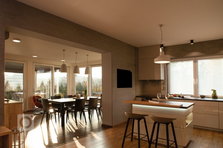 add picture to album