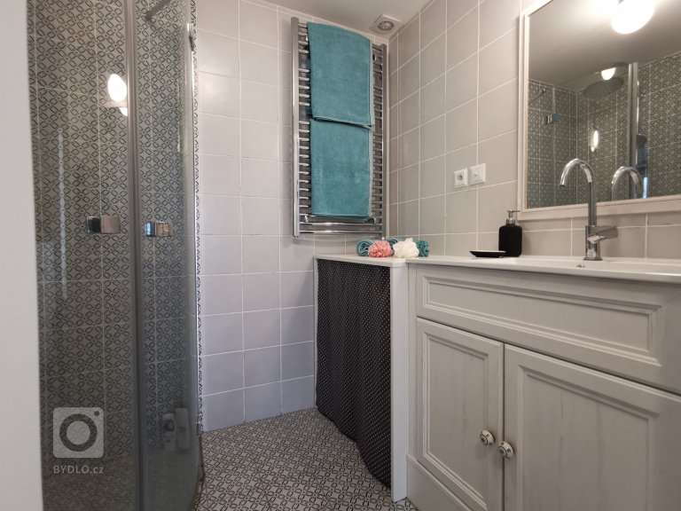 add picture to album